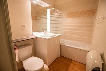  Le Belvedere - badkamer met wc en ligbad
